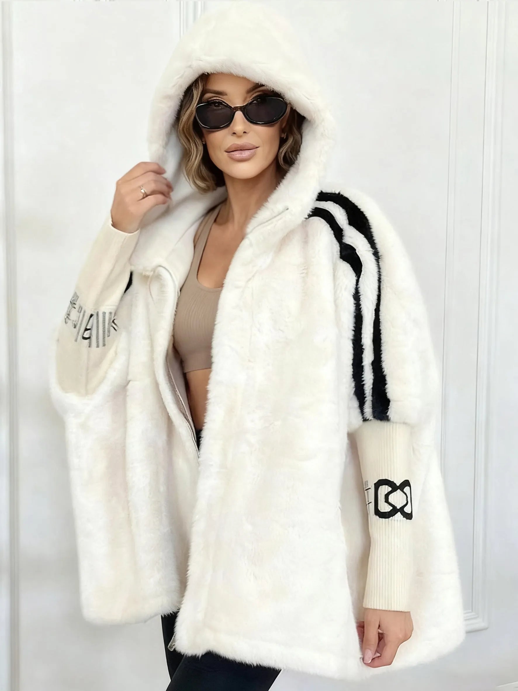 Camila - Chaqueta de pelo con capucha